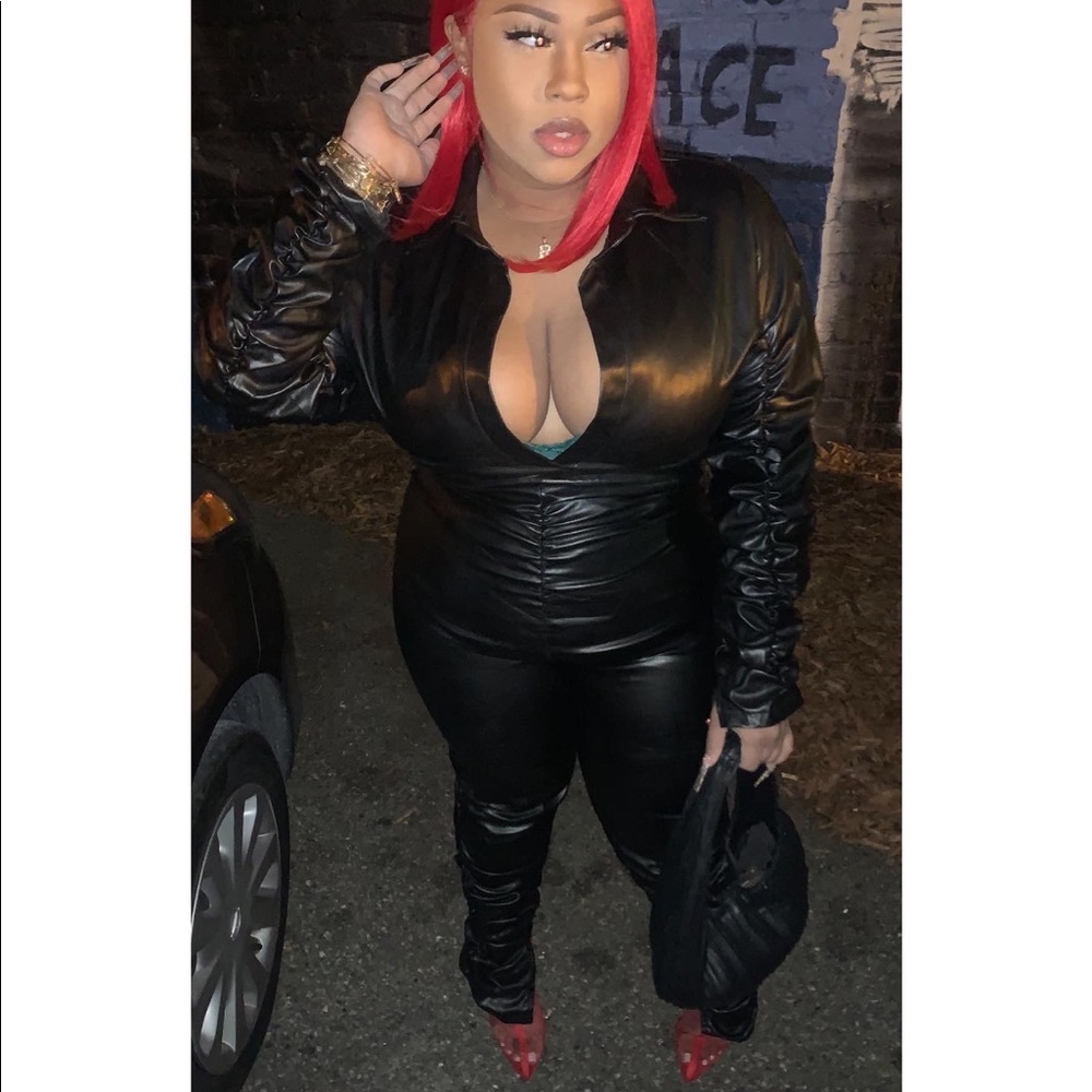2 Piece faux leather ruched set 🔥🔥🔥🖤